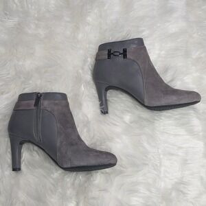 Bandolino Leather Grey Suede Mixed Media Heeled Ankle Boots Size 7.5M *FLAW*